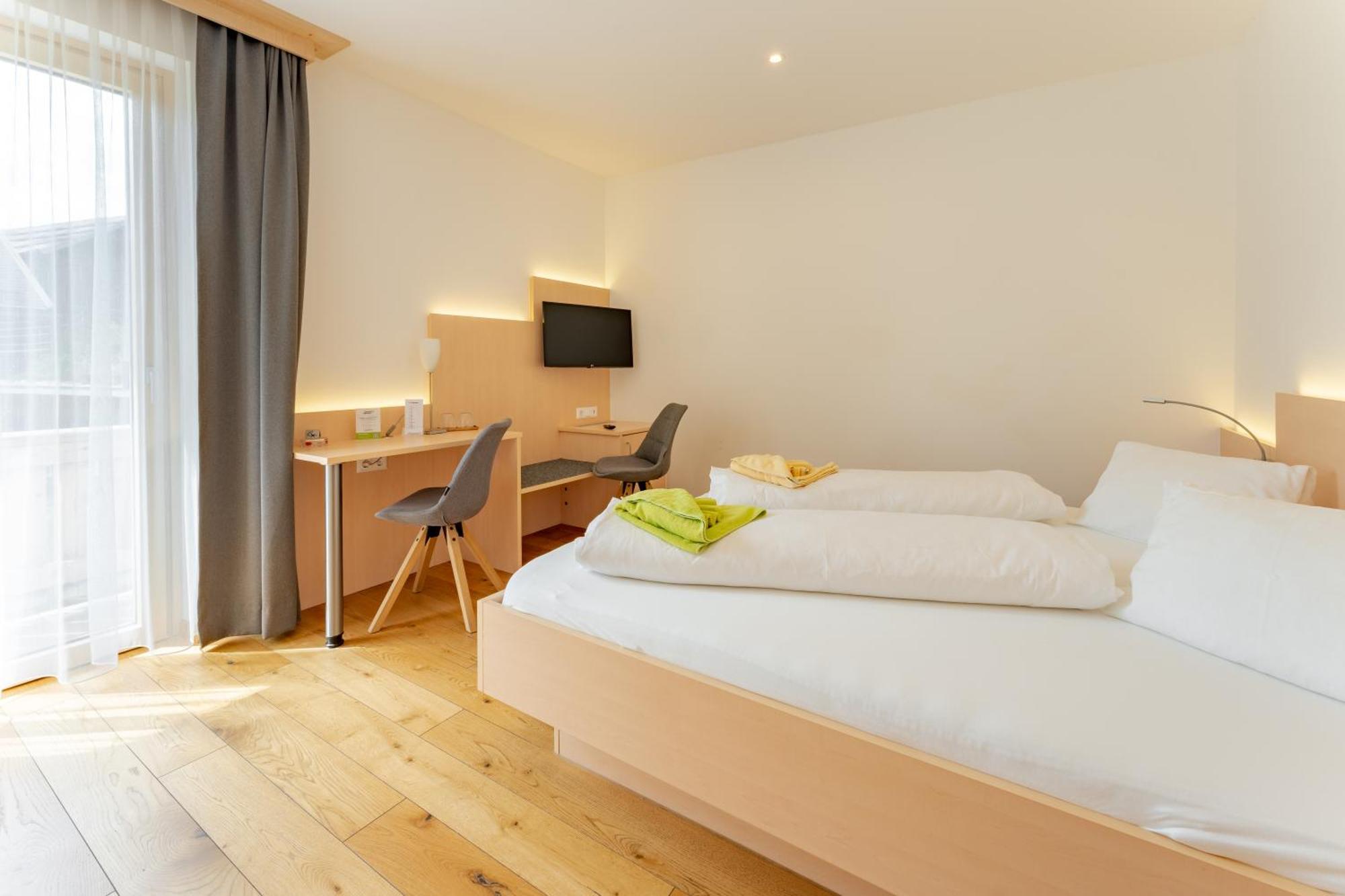 Stampferhof Hotel Weissensee Exterior photo