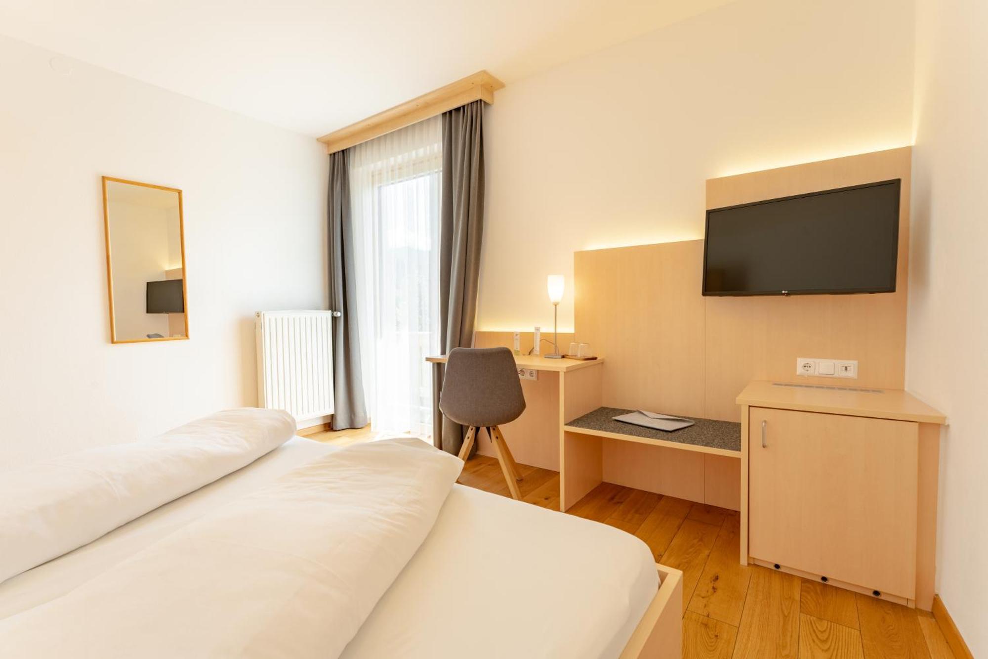 Stampferhof Hotel Weissensee Exterior photo